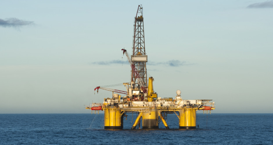 Offshore-Oil-Rig-iStock_000015489781Medium-940x500